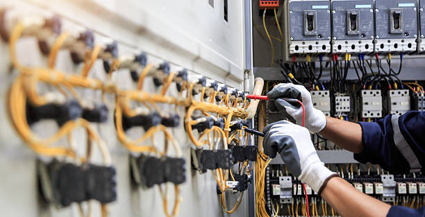 Professional Electrician technician working in Beechwood, MS